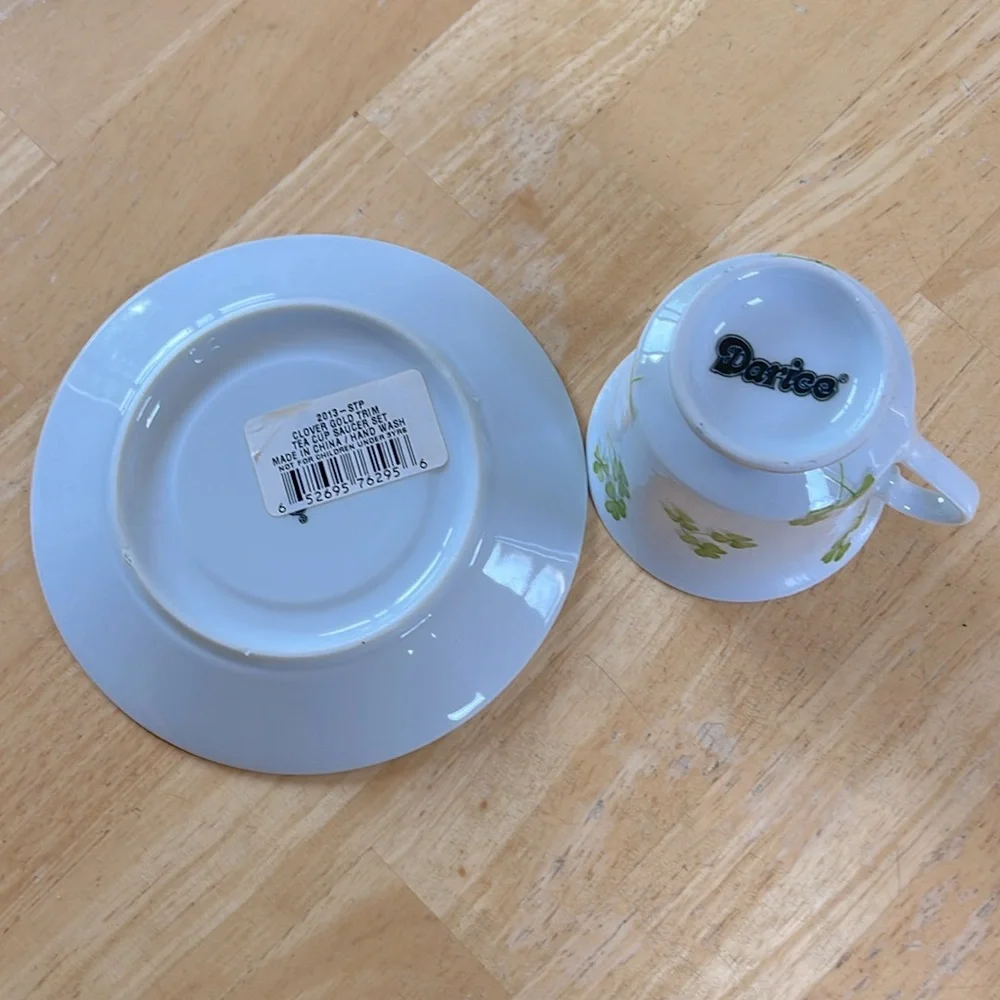 NEW Shamrock Gold Trim Tea Cup Saucer Set